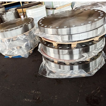 High pressure blind flange